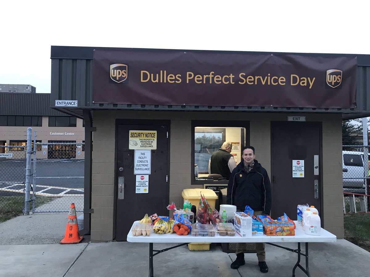 Reston2201's tweet photo. Dulles Division springing into action for perfect service day meet and greet 
@MatthewWGilbert 
@EricDecoudUPS
@UPSTrayceParker https://t.co/qbqKof1bAb
