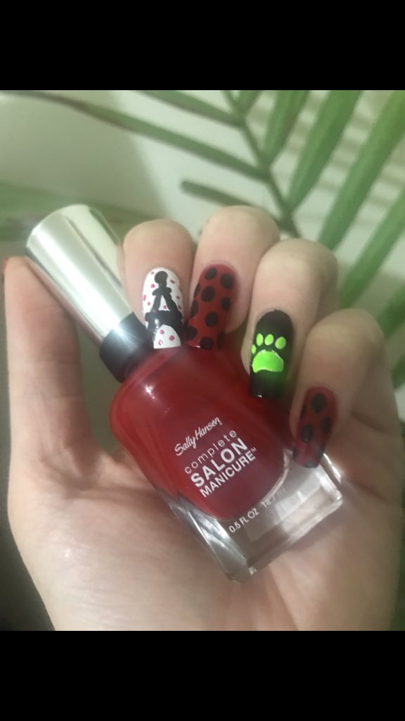 kitty_holo's tweet photo. here are some of my nail art designs I would love for you to recreate😁💿📀 #SimplyRecreateMe @nailogical @simplybenlogica https://t.co/d0c6JbunY4