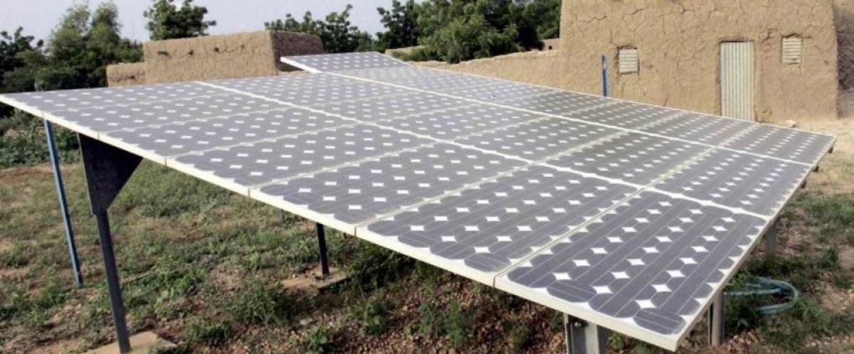 InvestInNiger's tweet photo. Connaissez-vous le père de l’énergie solaire au Niger ? Découvez le portrait d'un savant de renommée internationale, le professeur Abdou Moumouni Dioffo !https://t.co/UzLKIQHxaJ #Nigerrenaissant #SolarEnergy  Cc @RFIAfrique @RFI https://t.co/jAQvRS5MCf