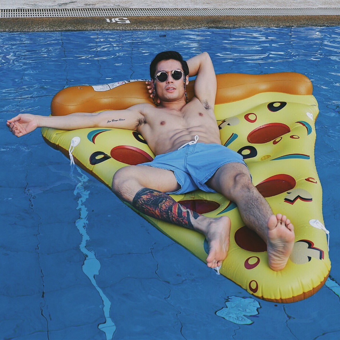 JAY_Gonzaga's tweet photo. Haha pang toppings muna tayo sa pizza ngayon!😂 Kitakita mamaya sa Puerto Prinsesa Coliseum for @theredwhistle #savesexyppc2018
 📸 @lomotancris #crislomotsphotog 😅

#SaveSexyPPC2018
#SaveSexy #SafelyPH
#CandiliFoundationInc
#Reach1Test1Save1 #ZeroHIVph 
#savesexyppcfight https://t.co/MAqo20flgQ