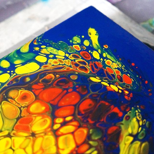 lewisrose15's tweet photo. Appears to be drying well so far. I like the vibrancy of yellow #abstractart #acrylicpainting #instagood #instapic #fluidartgallery #letitflowfb #flowart #fluidartist #liquidpainting #instalike #picoftheday #blue #photography #cute #acrylic #creative #a… https://t.co/NtIyUI4fVb https://t.co/JsdEtnAhUL
