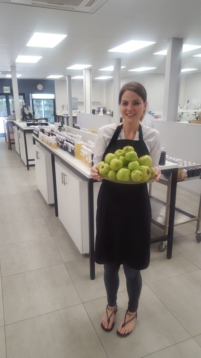 VinlabSA's tweet photo. Apples for Africa! Thank you Craig from Errigal Farm in Elgin! https://t.co/DTKhQP4Gvs