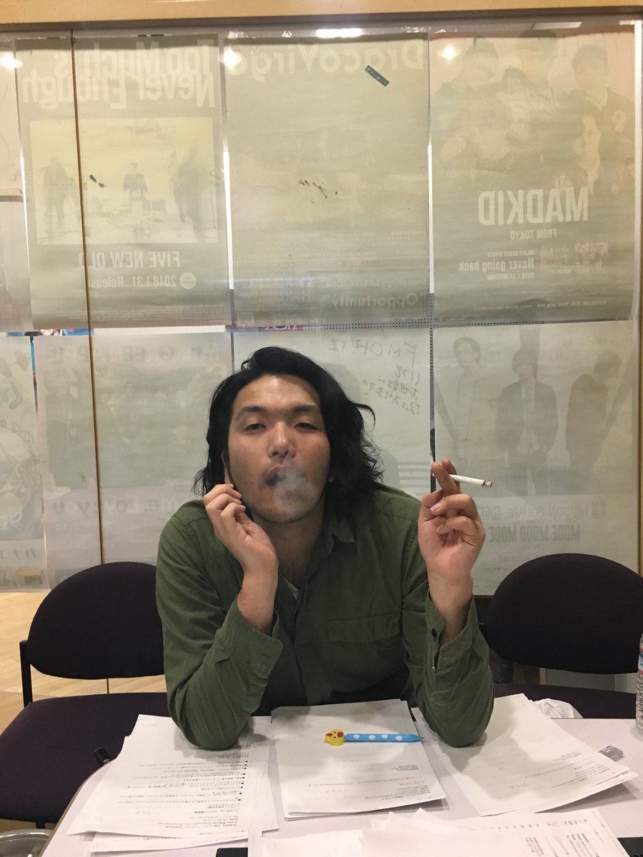 Etiqueta 輪っかタバコ Al Twitter