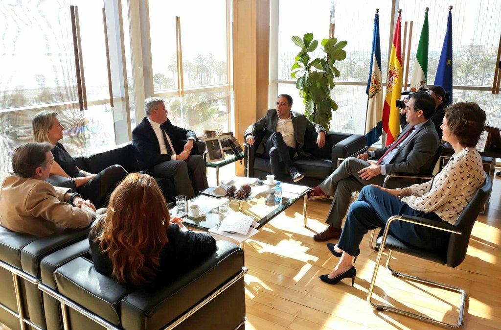 El secretario de Estado de <a href="/Haciendagob/">Ministerio de Hacienda</a> @Jefernandezmoya  se ha reunido con el presidente de <a href="/diputacionMLG/">Diputación de Málaga</a> y el alcalde de Benahavís y la edil de Hacienda de <a href="/AytoEstepona/">Ayto de Estepona</a> para abordar medidas de respaldo financiero del Gobierno <a href="/marianorajoy/">Mariano Rajoy Brey</a> en la provincia de #Málaga