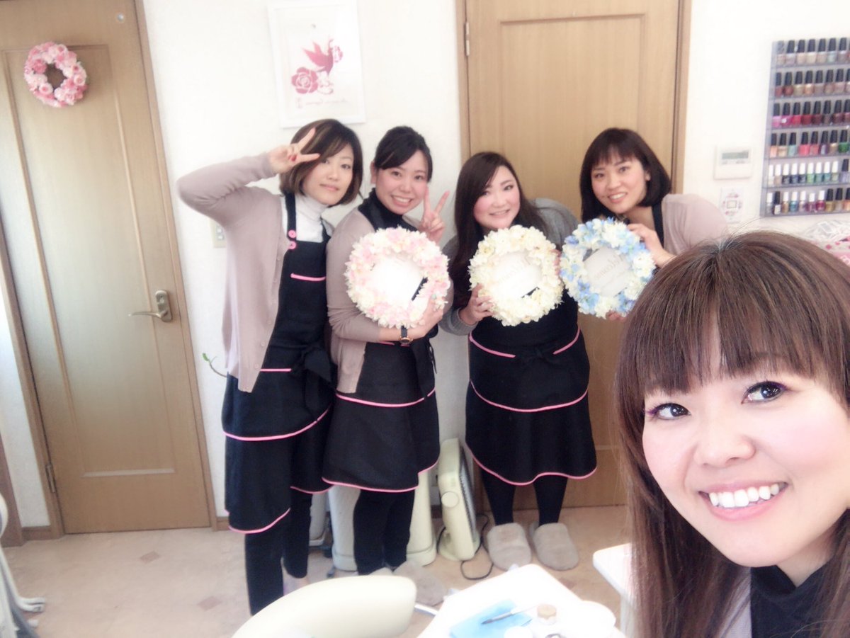 ネイルサロンrjb堀田陽子 Rjb 兵庫県ネイルスクール わっしょい スクール講師が集まってのミーティングは実はちゃんとは初めて笑笑 お誕生日遅れたけどオーダーしてたのを渡して それぞれのお店のロゴいれました なんかとにかく今後が楽しくなりそ