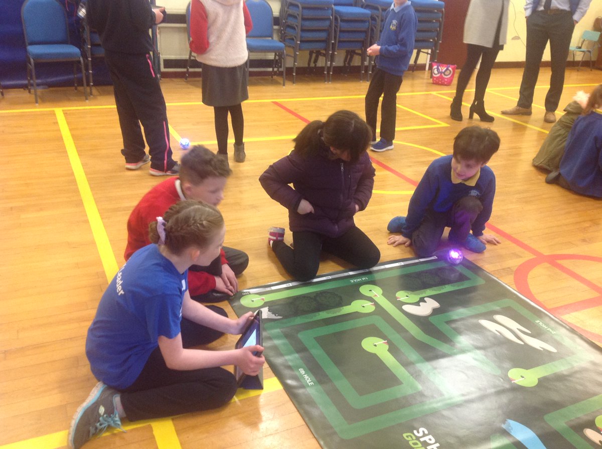 SpiresIPS's tweet photo. Coding - with our Shared Education partners @holyfamily_sch https://t.co/zALlCGh3fK