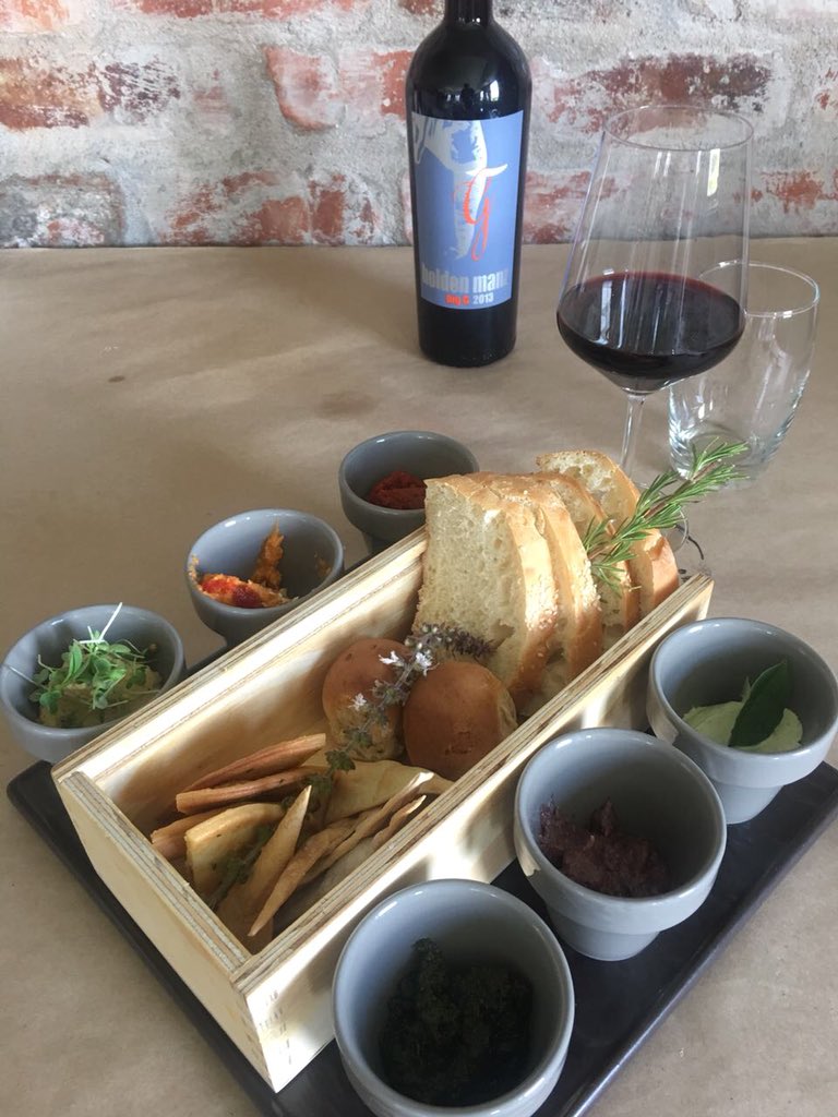 holdenmanz's tweet photo. #joinus for this amazing offering: Bread board | olive tapenade | basil pesto | hummus | sundries tomato pesto | basil cream cheese | harissa butter https://t.co/e6XxIU6JUR