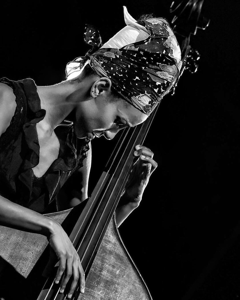 AndreaPalmucci2's tweet photo. Esperanza Spalding

Andrea Palmucci Photographer © 2013 - #esperanzaspalding @esperanzaspalding #bw #photo #bw_photooftheday #picoftheday #photooftheday #jazz #bass #doublebass #photo #getzmataz #jazzhands #soul #esperanza #andreapalmucci #andreapalmucciphotos #jazzphotography https://t.co/OEfcgMdN2L