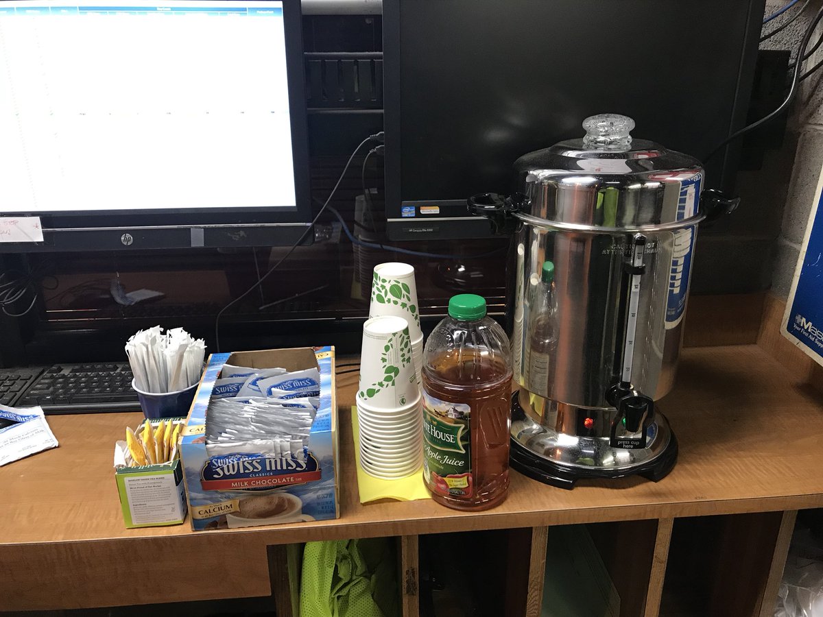 Reston2201's tweet photo. Inside treats, hot chocolate, cider and donuts to help start a perfect service and safety day in Reston 
@EricDecoudUPS 
@UPSTrayceParker 
@MatthewWGilbert https://t.co/tyeW1NHft1