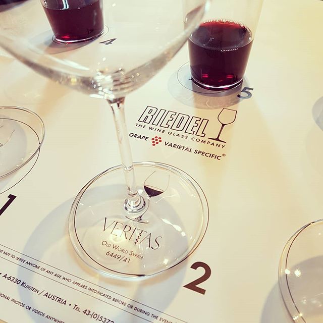 Bottle_Blogger's tweet photo. Riedel Masterclass. Curious if the overkill in different glass types actually pays off.

#riedel #masterclass #wineglass https://t.co/jZ35eBwW4T https://t.co/6ADT8lbxSf