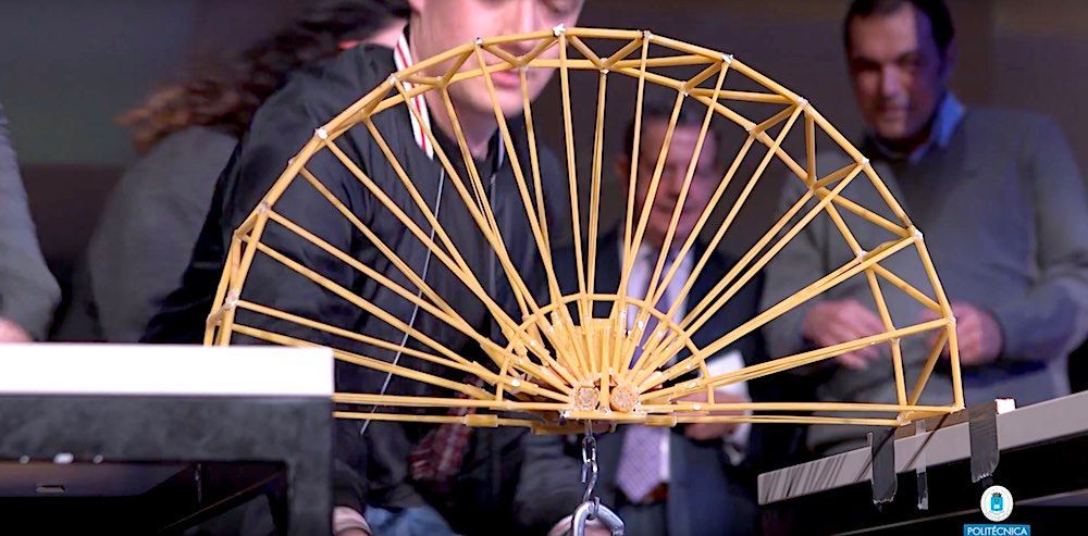 ingenioxyz's tweet photo. #SpaghettiBridgeCompetition: ¿Podrías construír un puente con espaguetis? 
Los alumnos de la #UPM sí 😯 👉👉https://t.co/cDigEuEMtK https://t.co/TMpJJdn5yj