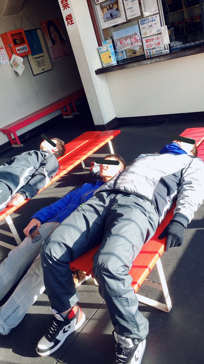 Rena_429's tweet photo. March 7th.  受験生終了(?!) でスケート⛸❄️ からのスタバ😋💗 めっちゃ笑ったし動いたし、楽しかった楽しかった🤣
また行きたいな💭

8th. ノリでバス乗ってロールアイスからのポス！ シュエットで卒業ソングかかって3人で大号泣😭 プリクラは最悪にもれなかった🤣これもいい思い出😌💗 https://t.co/1lX4j03Gch