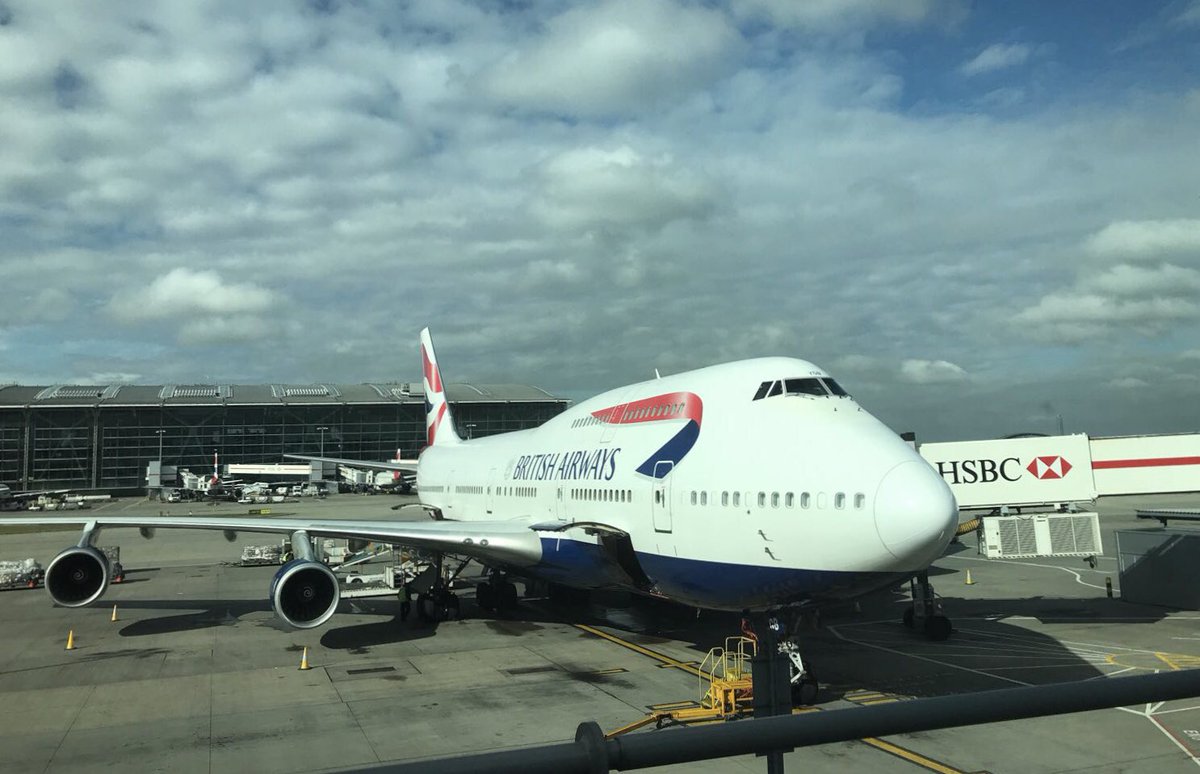 flybyday63's tweet image. After 20 years flying for BA,my name on the briefing sheet, which are written on strict seniority, was bottom of the list.! Which means that I was flying with a very senior crew..
That made me feel very young 😂
#SorryNotSorry 
Time for breakfast in Washington.
#B747 Unstoppable