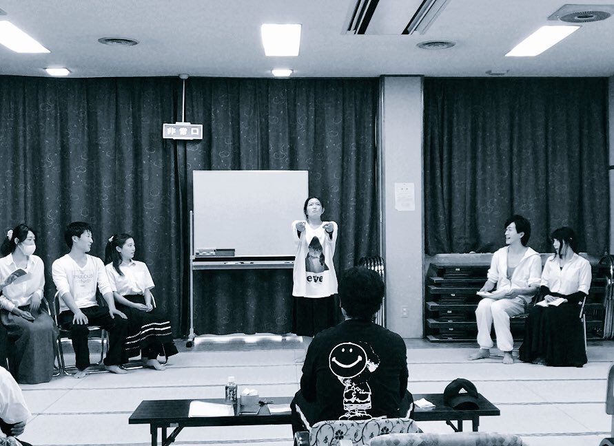 sugar_neko's tweet photo. 本番まで気づいたらあと1週間〜( ゚д゚)‼️‼️笑いって難しい❗️そしてっ❗️21日(水)と千穐楽の25日が完売間近らしいです。凄いっ(*゚▽゚*)✨でもまだ受け付けておりますよ❣️
何気に稽古着CIVILIAN。めっちゃ着やすい(笑)
#夏の夜の夢 #タイプス #studioapplause #Shakespeare #シェイクスピア https://t.co/wur699vLtQ
