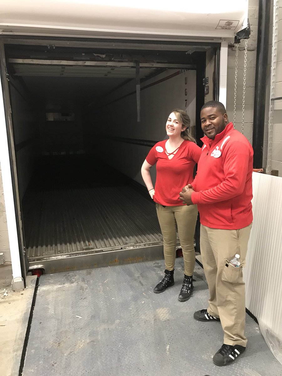 Kaite3290's tweet photo. Keeping the logistics process going no matter what happens with Marlon today! Two live unloads back to back; DONE! 🎯 #t3290 https://t.co/lVf3bwBqQS