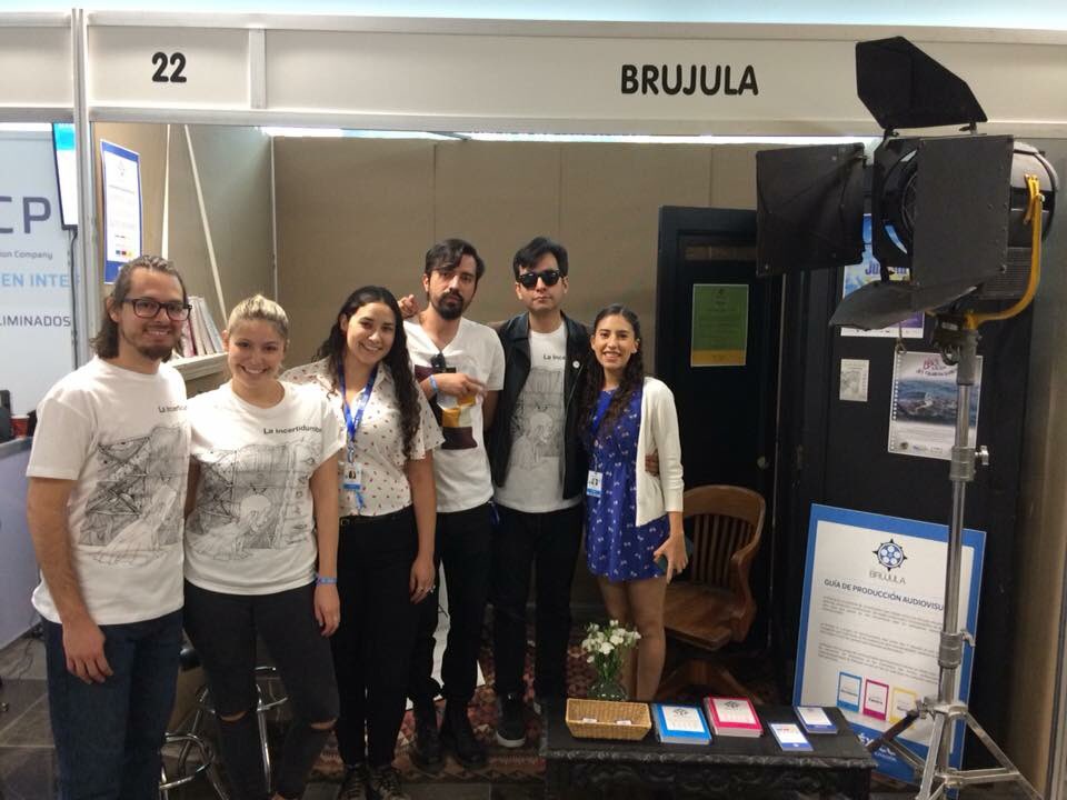 LaBrujulaAV's tweet photo. La Incertidumbre de visita en el Stand de La Brújula @FICGoficial #FICG33 https://t.co/KImc7A204D