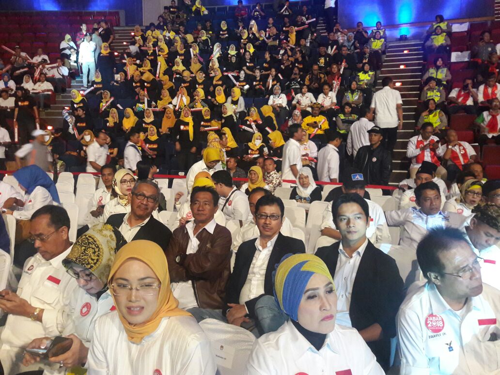 Terimakasih kalian semua yang sudah mendukung dan menemani saya. 
#DM4JabarTuntas