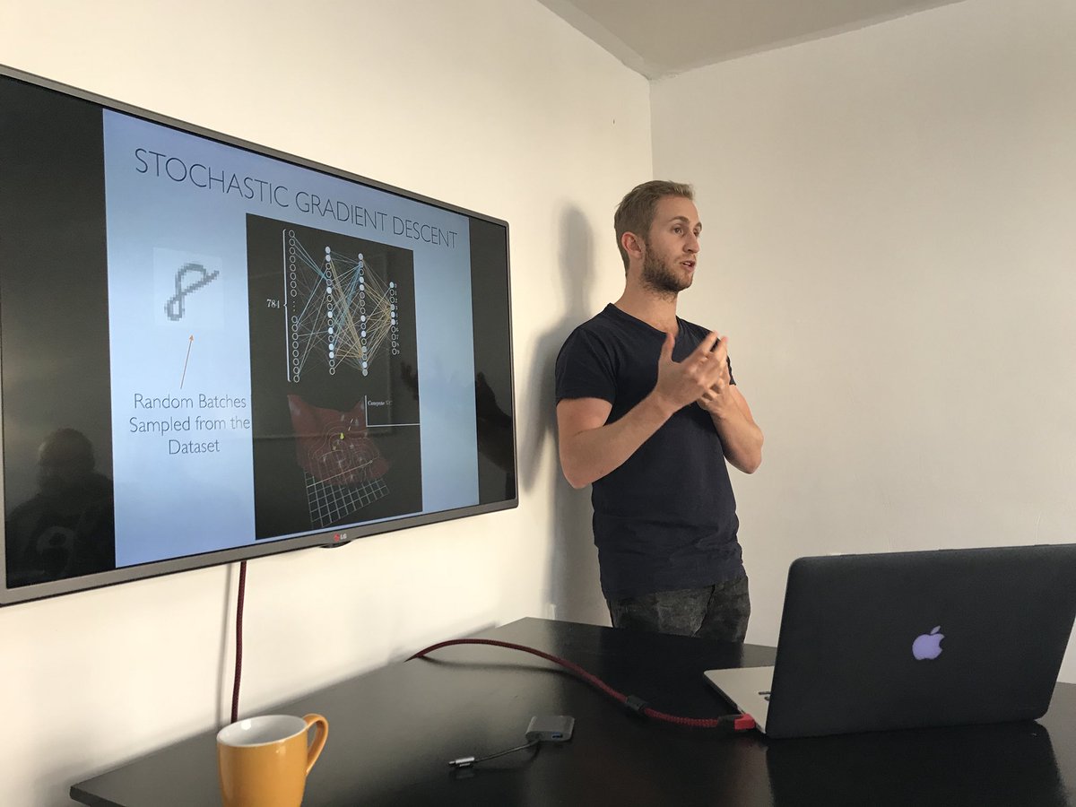 Camerai's tweet photo. #Camerai #education:
Brandon is giving a #NeuralNetworks lecture for the team 👨🏼‍🎓 https://t.co/M22R5dHwLK