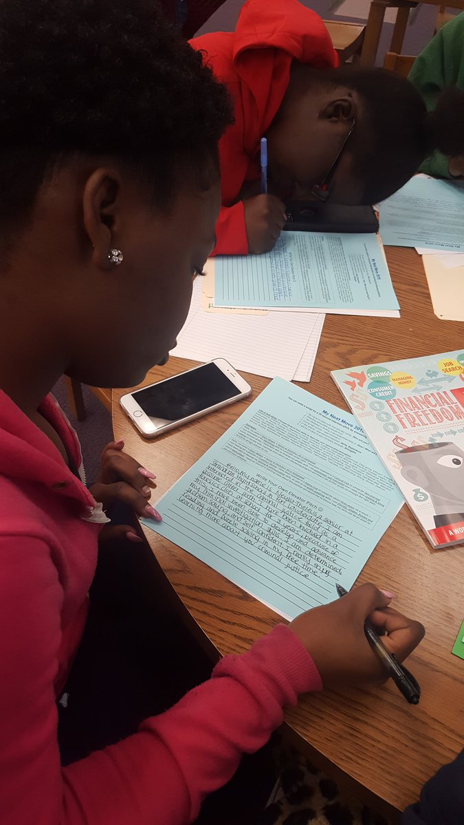 SHSMagnet's tweet image. Dragon workshop The Art of the Elevator Pitch, presented by @HispanicUnity. Thank you for helping our students Make Their Next Move Their Best Move!  #MyNextMove #ThisIsStranahan #BeADragon