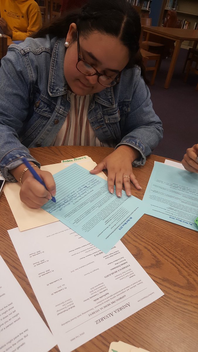 SHSMagnet's tweet image. Dragon workshop The Art of the Elevator Pitch, presented by @HispanicUnity. Thank you for helping our students Make Their Next Move Their Best Move!  #MyNextMove #ThisIsStranahan #BeADragon