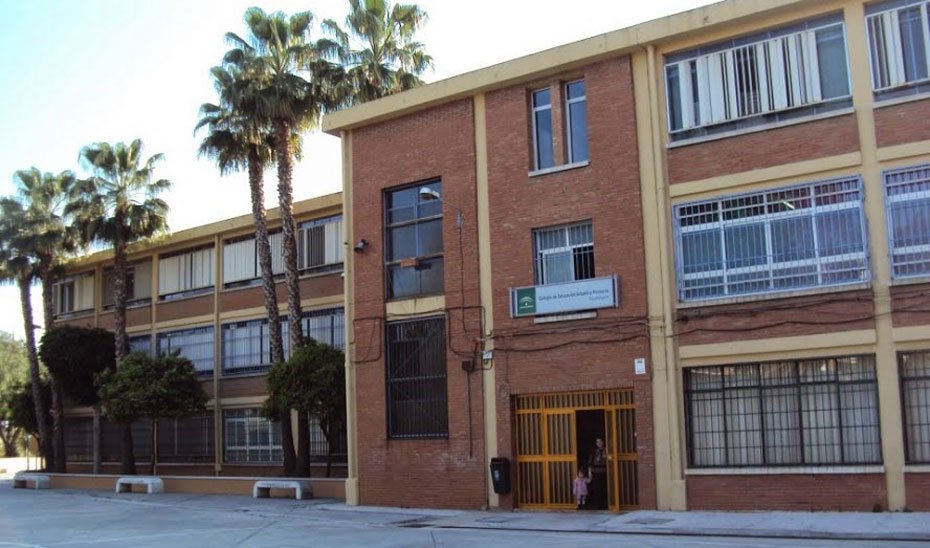 AndaluciaJunta's tweet photo. 🏤⚠ Vamos a destinar 2,86M€ a la retirada de fibrocemento de 31 centros docentes de las provincias de #Granada y #Málaga. ¿Quieres conocer cuáles? https://t.co/vFMGo6IC5q @EducaAnd https://t.co/gFomUGgjpq
