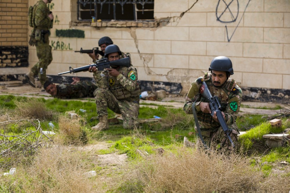 CoalitionIraq's tweet photo. Iraqi soldiers with the Commando Battalion, 11th Division, during training at the conclusion of a rehearsal exercise at Camp Taji. #OneTeamOneFight https://t.co/KBik58HFZO