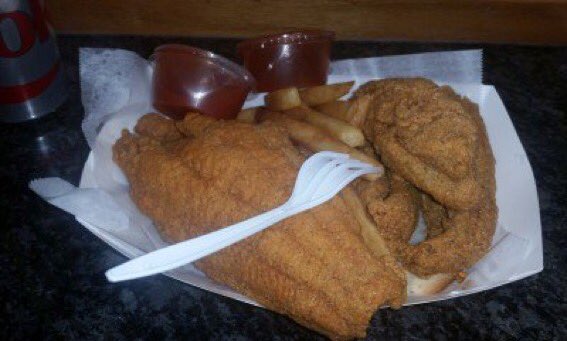 CEOEnterpriseNX's tweet photo. A man from #SouthsideChicago Is looking to add a little bit of  #soulfood to Denver’s mix @haroldsshack81 #franchise #DenverCO #denverday4crypto #Denver7 #Foodie #munche #420friendly #ReleaseTheCure @Eat24 @Postmates @UberEats 
https://t.co/68ppm2WtEk https://t.co/WcyoeLpokR