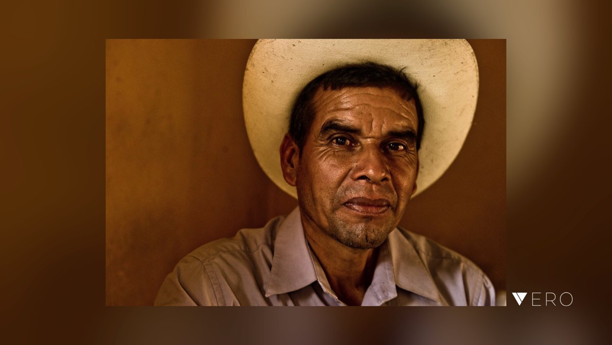 I met and photographed this farmer in Jacaltenango, Guatemala. He’s grows coffee. This coffee: dillanos.com/rio-azul-guate… #Dillanos #SustainableHarvest #Guatemala #SpecialtyCoffee @VeroTrueSocial