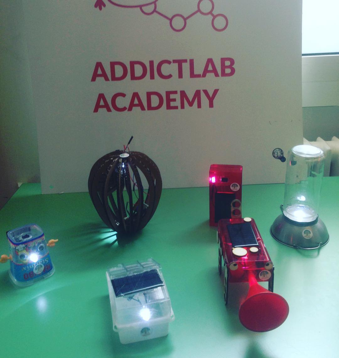sdgsolspace's tweet photo. Thanks to @JanVanMol we have more and more #innovative projects at the #SDG Solution Space! This time he organised a #workshop on creating a solar led light with #addictlab #solarled https://t.co/ZFxWhUs6y2