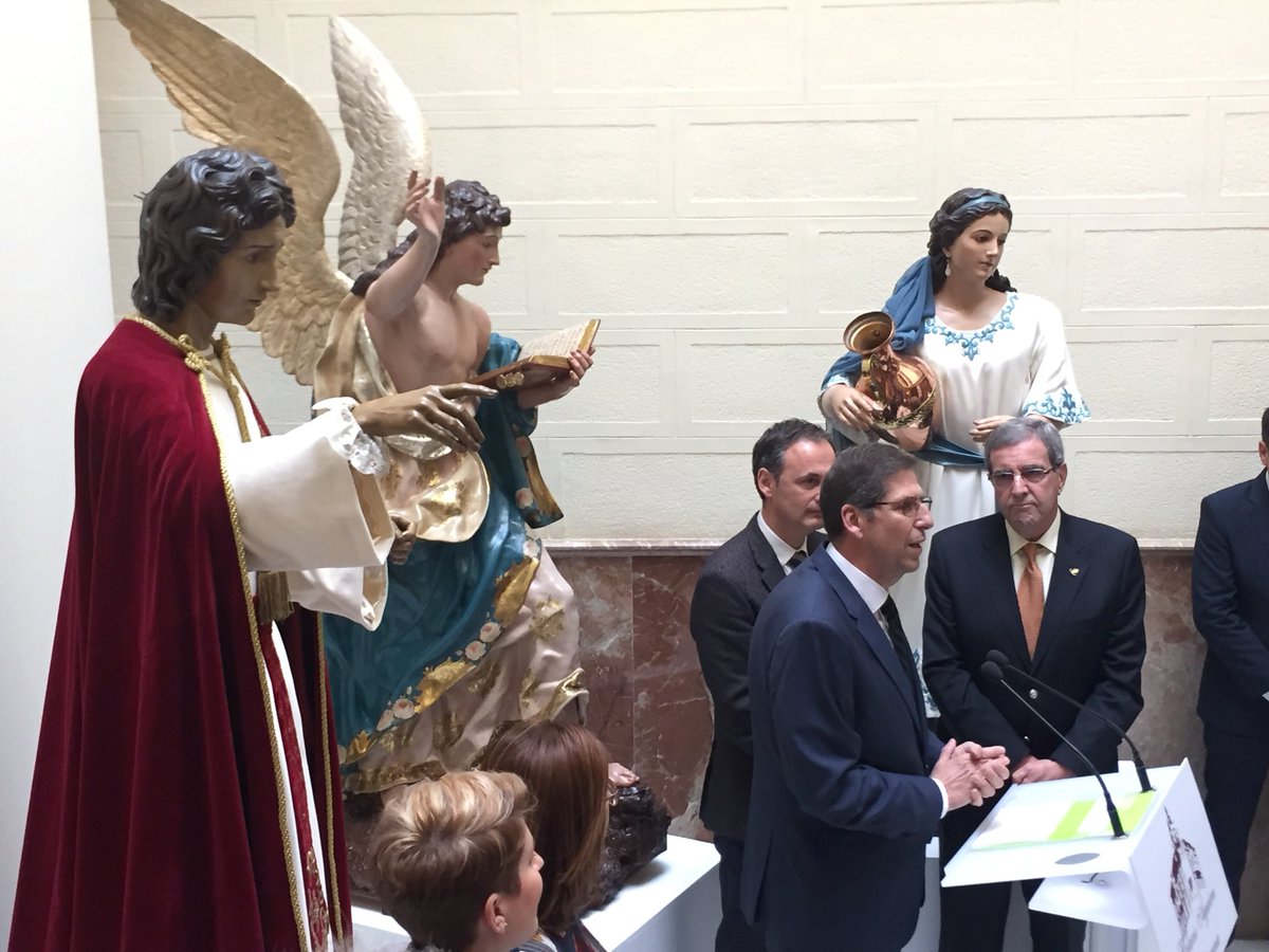 cofradiamarraja's tweet image. El Palacio de Aguirre ha sido escenario de la presentación de la imagen restaurada de @SanJuanMarrajo de #Capuz (1943), junto al Ángel de @sanjuancali y la Samaritana de @SanPedroCT. Los trabajos han sido llevados a cabo por el Centro de Restauración de la @regiondemurcia.