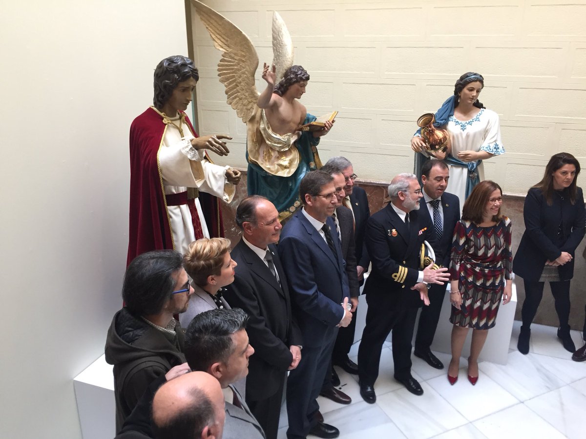 cofradiamarraja's tweet image. El Palacio de Aguirre ha sido escenario de la presentación de la imagen restaurada de @SanJuanMarrajo de #Capuz (1943), junto al Ángel de @sanjuancali y la Samaritana de @SanPedroCT. Los trabajos han sido llevados a cabo por el Centro de Restauración de la @regiondemurcia.