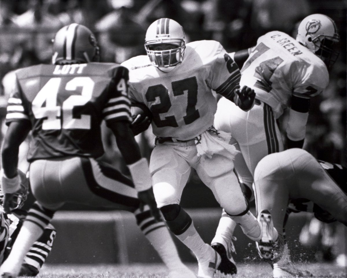 Happy birthday to Lorenzo Hampton from the Gridiron Grill Off family! Have a great day!