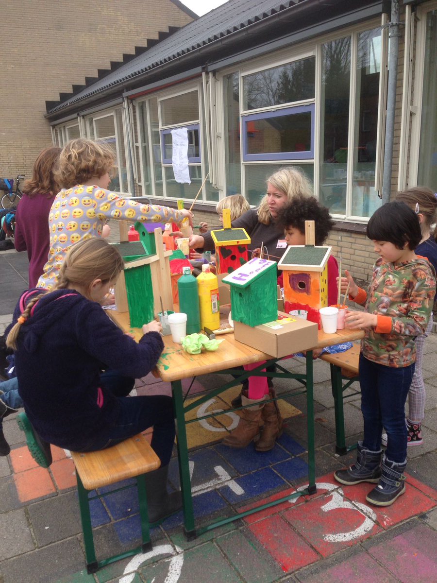 obsdeklim's tweet photo. Er is afgelopen zaterdag hard gewerkt door ouders en leerlingen aan ons schoolplein https://t.co/eBE2PADY3D