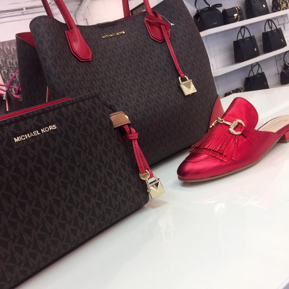 DenvinWeert's tweet photo. Red collection Michael Kors #michaelkors #march23 - https://t.co/t168mErRj4 https://t.co/fy6x0L4wiZ