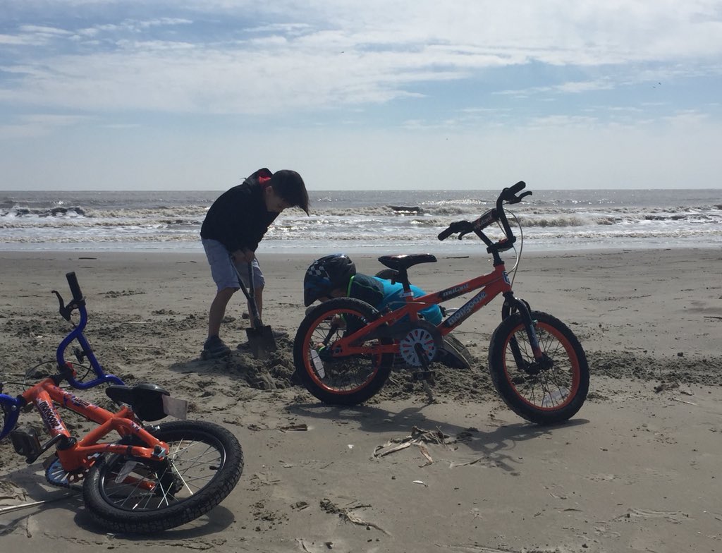 leahafisher's tweet photo. #SpringBreak #Galveston @_Annie_TJ @robertrfisher https://t.co/sVi74jf0rS