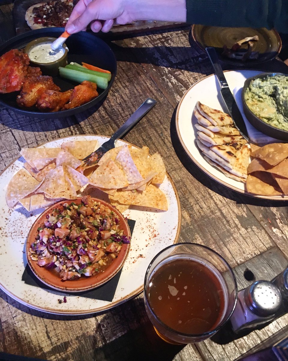 DraftSanDiego's tweet image. March Madness means good food, good beer &amp;amp; good company is necessary when watching the games. Enjoy your favorite teams on the 31ft screen during game day.