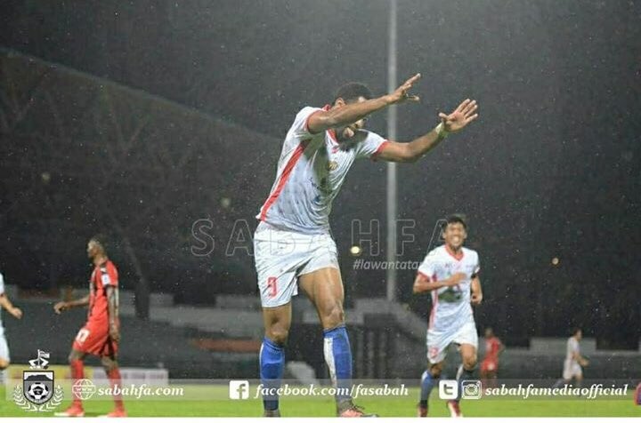RuizElevenXI's tweet photo. R&G EN #MALAYSIA🇲🇾
#PremierLeague🏆
•Empate 1-1 en un partido marcado por la fuerte lluvia 🌧 entre el @sabahfamedia🇲🇾 de #9HéctorPitoRamos🇵🇷 que abrió el marcador ⚽️ en el ‘12⏱ y #MISCMIFA🇲🇾.Tercer gol en 5 partidos para Pito.
⚽️🇵🇷👍🏽 https://t.co/GhoHjWfkN4