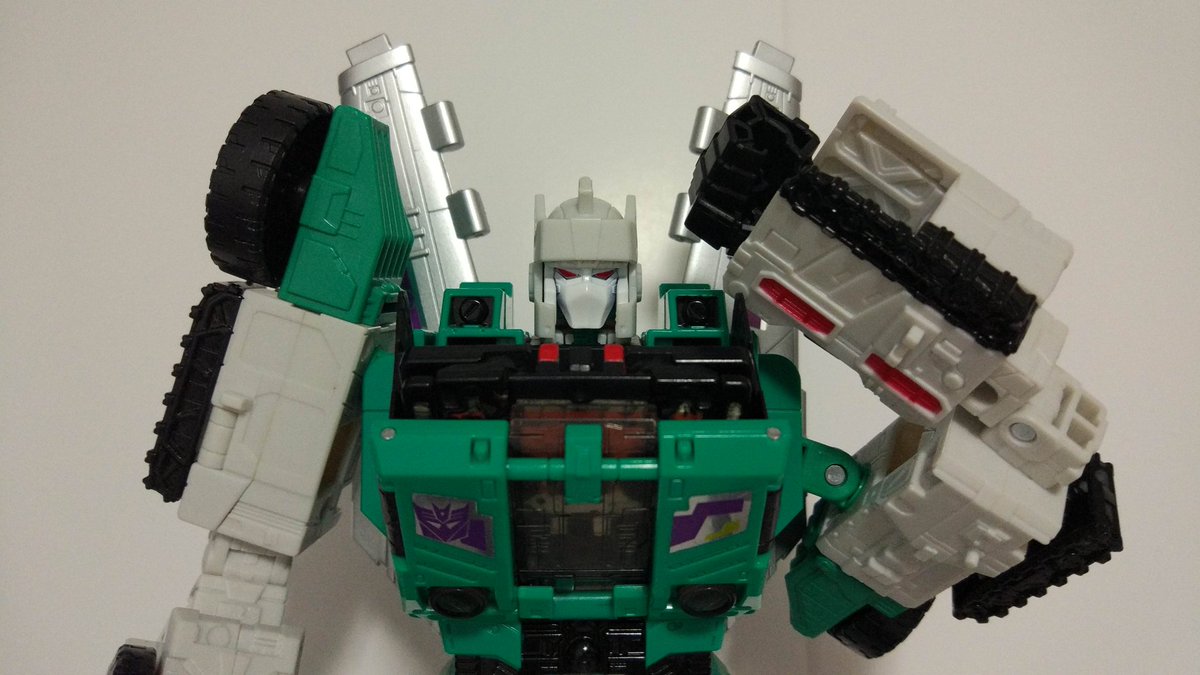 transformersad's tweet image. #Transformers #Toyhack: You can fold (Titans Return) Sixshot's chest to form an open cassette compartment similar to Soundwave's eject mode. #TransformersAD