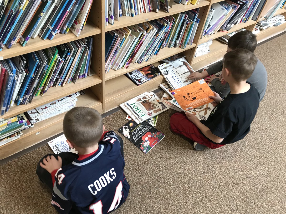 JakeToomeyHR's tweet image. Ms Ducharme’s 2nd grade students are making the most of their library time! 📖 📚 #DSFC #LibraryEducation @Super_GPS