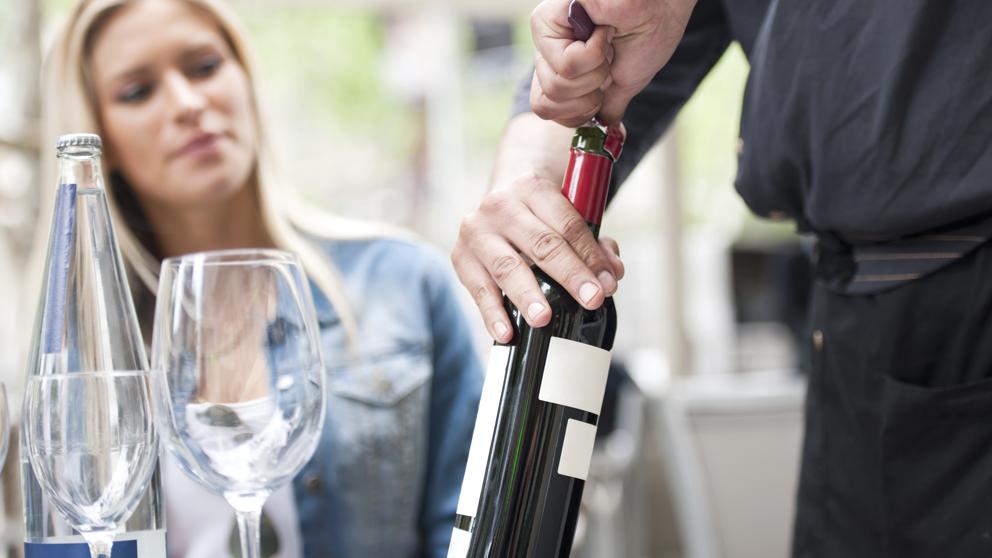 J.Chivite F. Estates (@chiviteestates) on Twitter photo ¿Cuáles dirías que son los errores más frecuentes que cometemos al pedir un vino en un restaurante? Vía <a href="/LaVanguardia/">La Vanguardia</a> ow.ly/DoSi30iTNSQ ¿Cuáles dirías que son los errores más frecuentes que cometemos al pedir un vino en un restaurante? Vía <a href="/LaVanguardia/">La Vanguardia</a> ow.ly/DoSi30iTNSQ