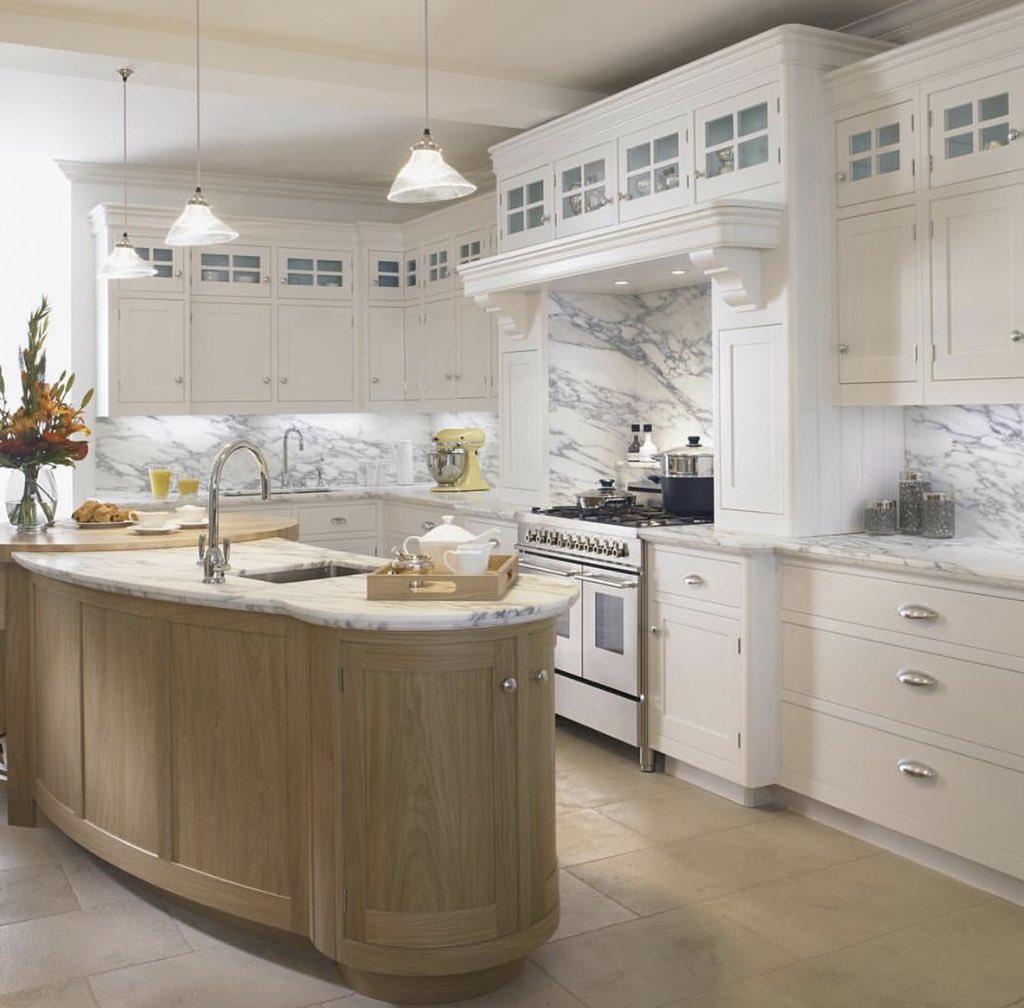 alexcrabtreepr's tweet image. Andy Barrette a @McCandCo designer has written a blog which is now live on their website under the Heading News! Mixing Curves and straight lines! #bespokekitchens #bespokefurniture #kitchenblog