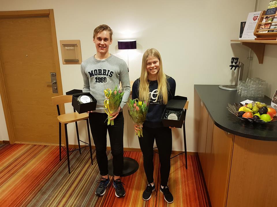 fotbolly's tweet photo. Mittmedias ungdomspris 2017 tilldelades Albin Wedin Eliasson och Maja Viström. https://t.co/AzGidONAEf