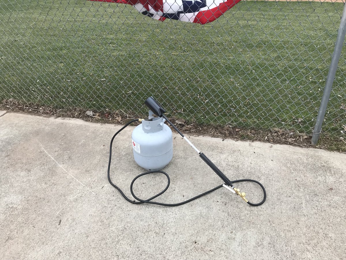 andygossel8's tweet image. Sometimes we have to go to unusual lengths to dry out a mound. Thanks to @_Dano82 for the tip. #blowtorch