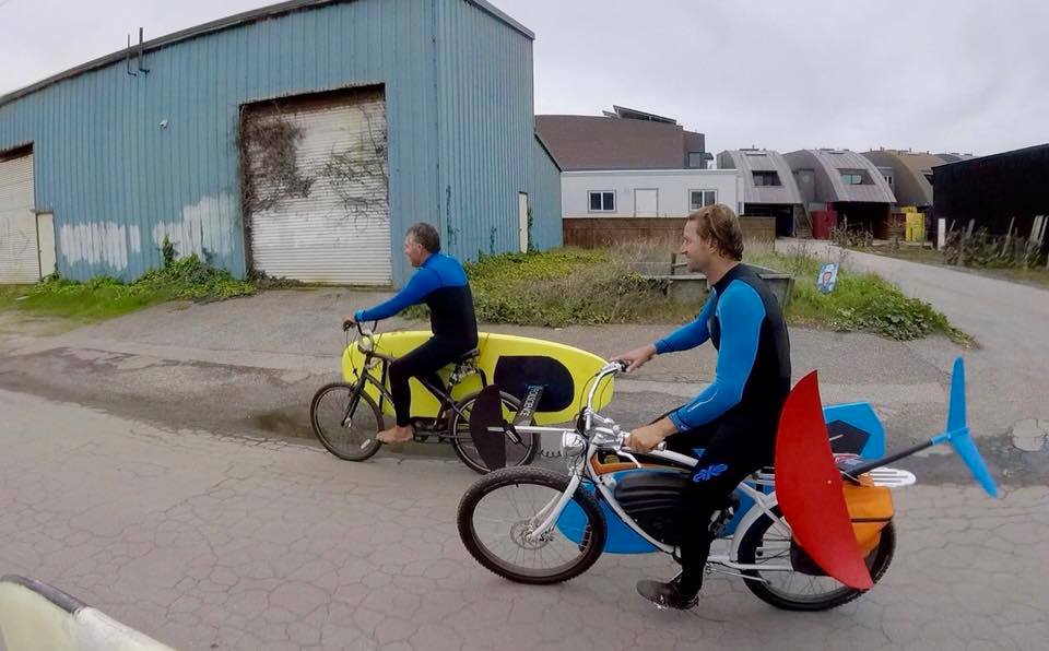 ChrisBertish's tweet photo. This is how we roll in Northern Cali...See what happens next: https://t.co/6UIW9DTYl1 Jeff Clark Surfboards #electricbike #ClarkVintage my new equipment from @gofoilhawaii & Jimmy Lewis Boards#loyaltothefoil #frequentflyerclub #Priceless https://t.co/VnGSUSyCiV