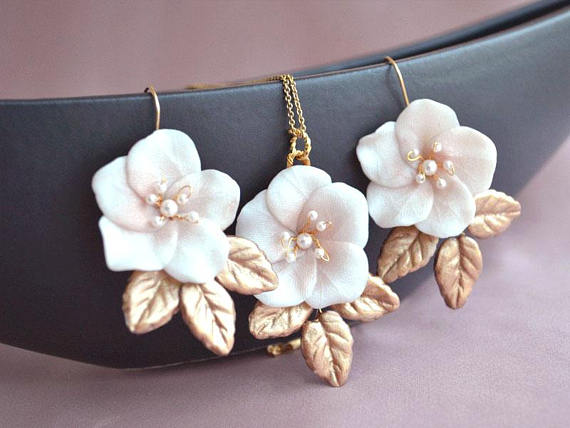 Floral statement jewelry set - check it in my Etsy shop!  goo.gl/Up3teJ

#statementjewelry #floralearrings #porcelainflowers #floralnecklace #springjewelry #goddessjewelry