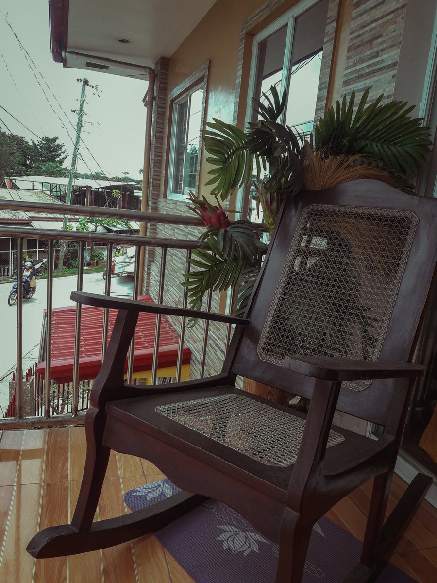 joemtametahael's tweet image. Nahihilo talaga ako sa twing umuupo sa rocking chair na to. #Lightroom #ManualAdjustment