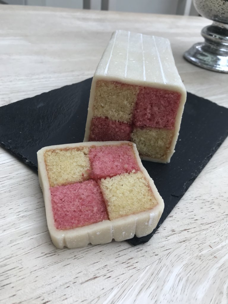 Pinkfluffcakes's tweet image. Battenburg anyone? 😍😍