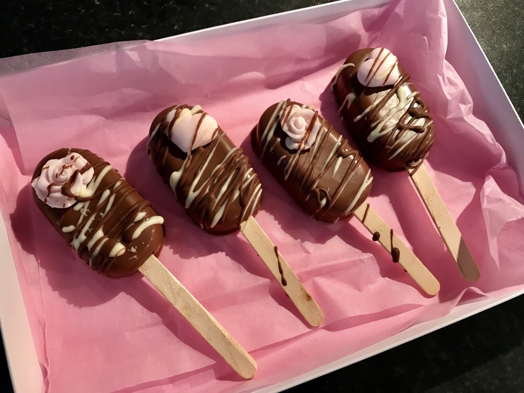 Pinkfluffcakes's tweet image. Cake pop lollipops 😍😍