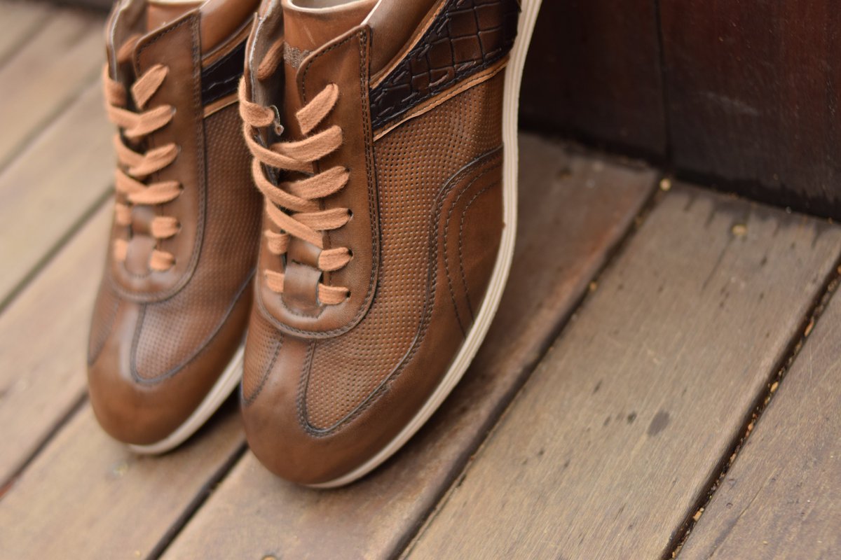 ROCO-DES Sporty Made in Spain with italian leather. This product, part of our high-end line, will make you feel elegant and comfortable, ideal for looking stylish while casual. #satisfashion #menfashion #modehomme #fashionblogger #modahombre