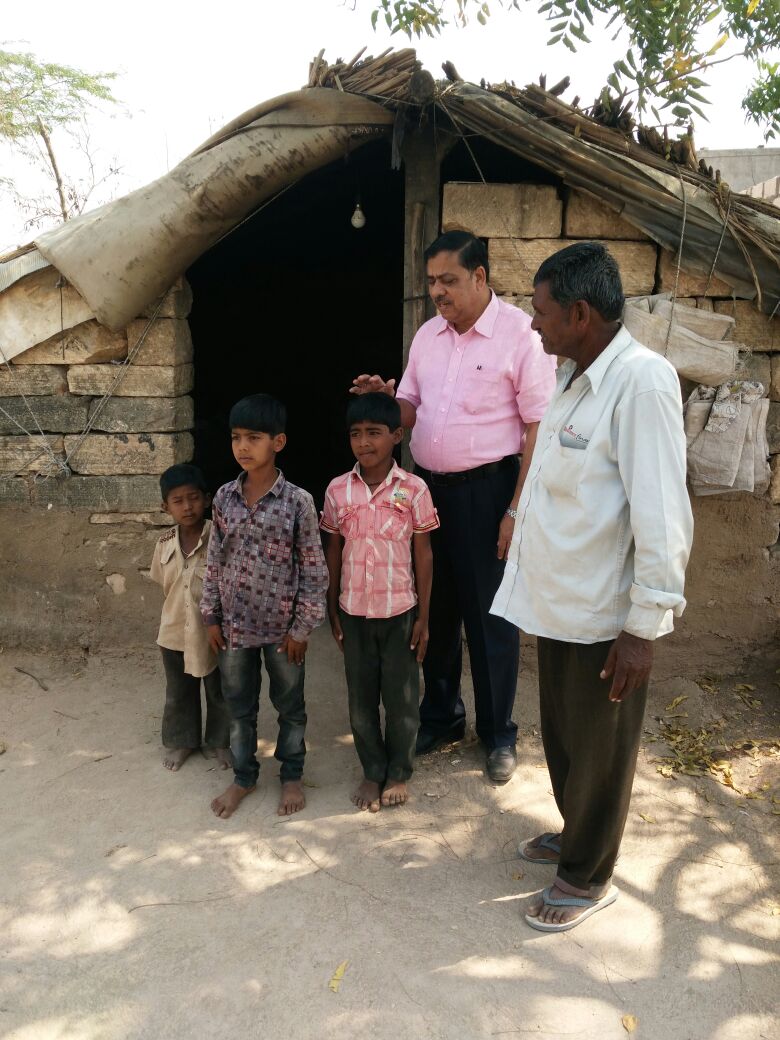 Success story of pradhan mantri awas yojna just compare what's they have hut and what's they are getting Good pakka awas